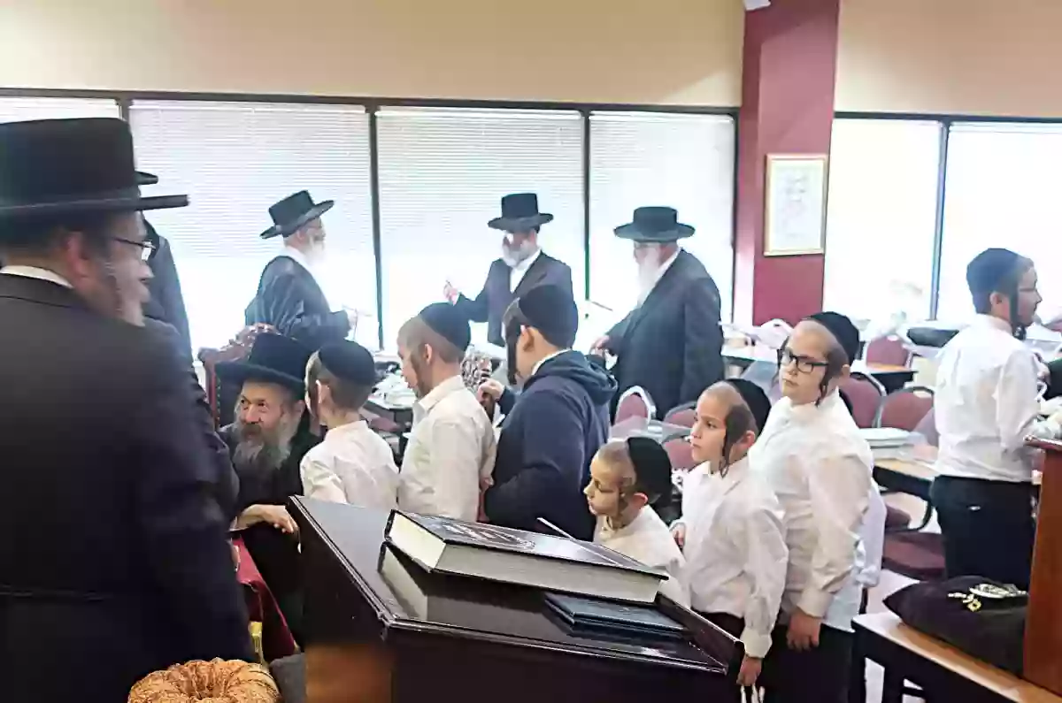 ילדי ת"ת כנסת יהושע באזוכן ביי האדמו"ר מבאבוב 45 ביים וויילן אויף אפרוה אין סקאטסדעיל אריזאנע