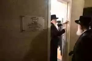 מעמד קביעות מזוזה און מסיבת לחיים אין ביהמ"ד קהל חסידים - שכונת וויילדוואוד - ד' חיי שרה תשפ"ד